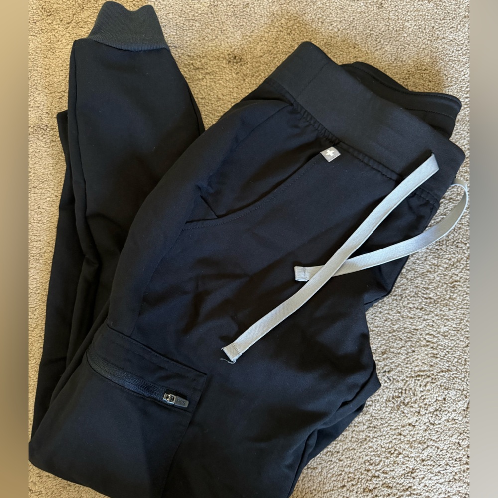 FIGS Women’s Black Joggers- Zamora